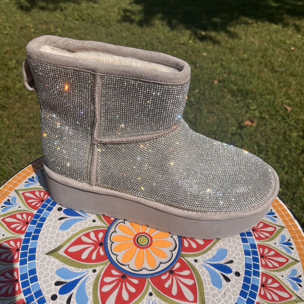 Madden Girl Ease-R Womens 10 Rhinestone Silver Platform Winter & Snow Boots NEW